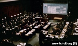 Судова зала на Нюрнберзькому процесі, 1947 рік. Фотографії, що зберігаються у Міжнародному суді ООН, оцифрував і виклав у вільний доступ Стендфордський університет