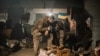 Украинские военнослужащие, сдавшиеся в плен после осады металлургического завода «Азовсталь», прибывают под конвоем в следственный изолятор в поселок Оленовка в Донецкой области, 17 мая 2022 года