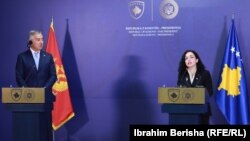 Presidentja e Kosovës, Vjosa Osmani dhe presidenti i Malit të Zi, Milo Gjukanoviq, gjatë konferencës për gazetarët, Pristhinë 18 maj 2022.