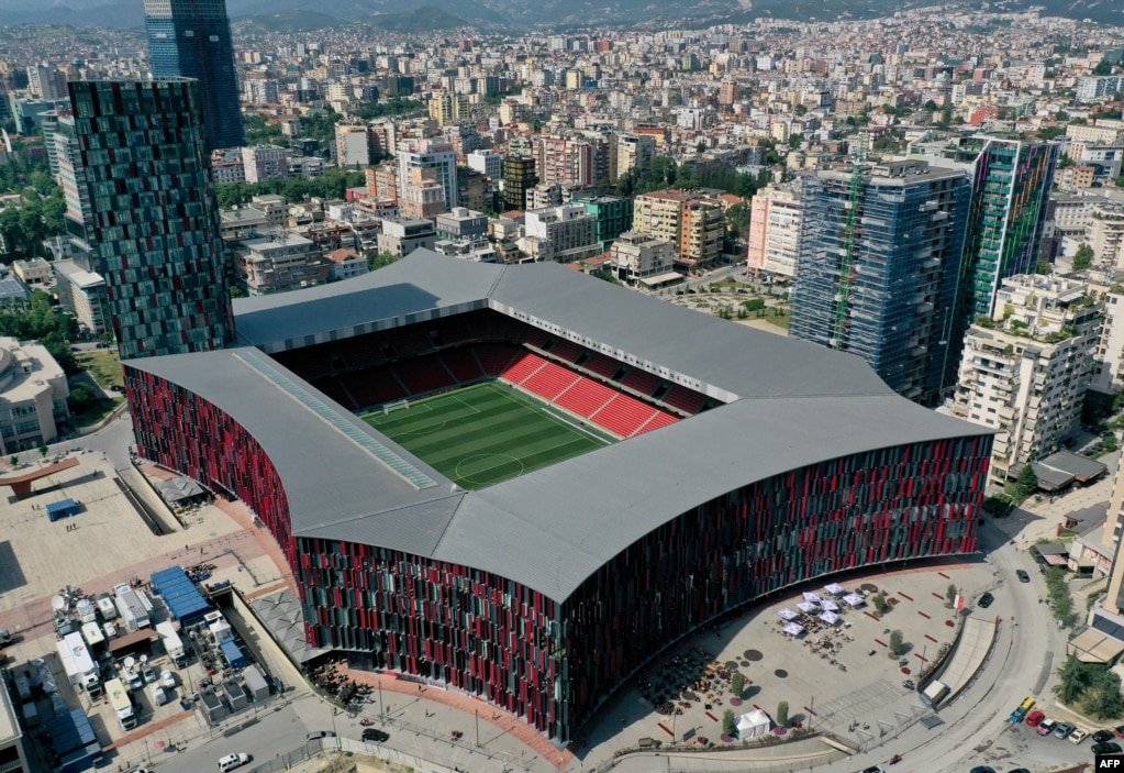 Kjo fotografi e bërë nga ajri më 24 maj 2022, tregon një pamje të përgjithshme të Arenës Kombëtare të Tiranës.  Stadiumi Arena Kombëtare njihet edhe me emrin tregtar "Air Albania Stadium".  