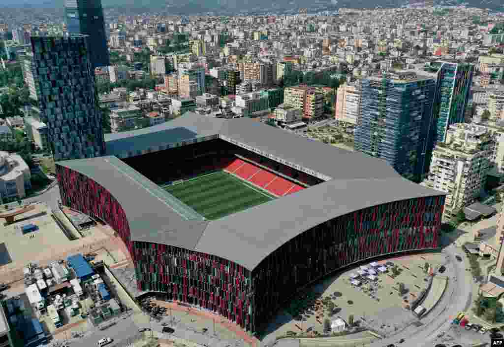 Kjo fotografi e bërë nga ajri më 24 maj 2022, tregon një pamje të përgjithshme të Arenës Kombëtare të Tiranës.&nbsp; Stadiumi Arena Kombëtare&nbsp;njihet edhe me emrin tregtar &quot;Air Albania Stadium&quot;. &nbsp;