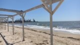 Безлюдный майский пляж оккупированного Бердянска