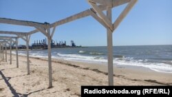 Безлюдный майский пляж оккупированного Бердянска