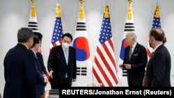 Джо Байден зустрічається з президентом Південної Кореї Юн Сук Йолем