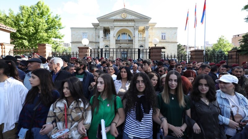 Armenian Opposition Keeps Up Protests