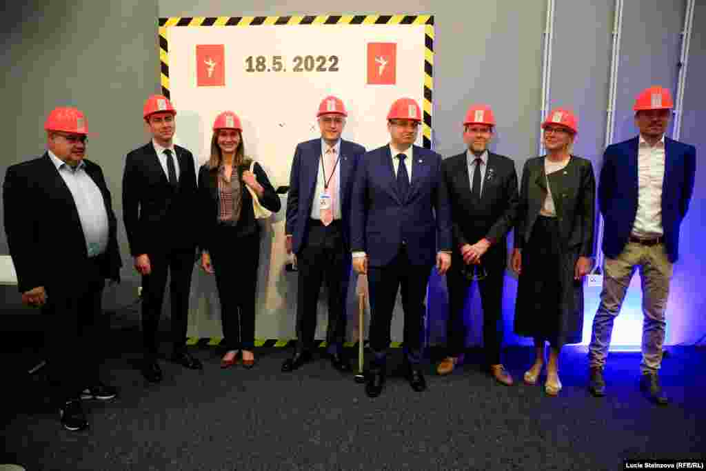 CZECH REPUBLIC -- the ground-breaking event -- Symbolic launch of project (breaking of fake wall, sledge hammers, hard hats) -- Czech FM Jan Lipavsky attends, Prague May 18, 2022