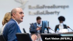 "Pozivamo kazahstansku vladu da prestane da blokira nezavisne informacije", kazao je Jamie Fly.