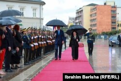 Presidentja e Kosovës, Vjosa Osmani, dhe presidenti i Malit të Zi, Milo Gjukanoviq.