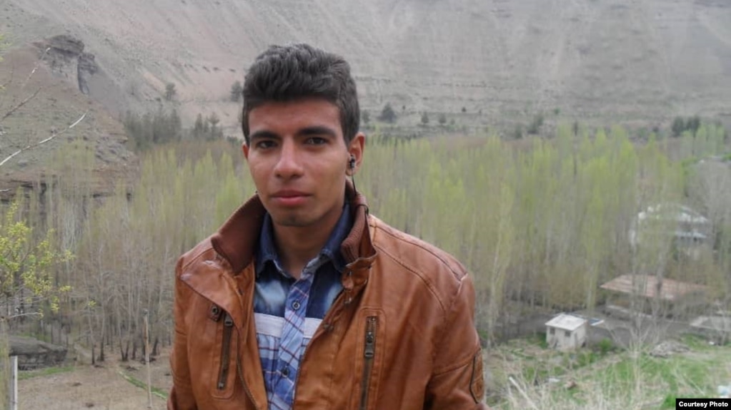 رضا محمدحسینی از سال ۱۳۹۸ بدون حتی یک روز مرخصی در زندان است