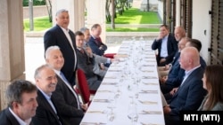 Orbán Viktor miniszterelnök a kormányalakításról folytatott megbeszélésen a Karmelita kolostorban 2022. május 11-én