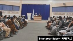 رئیس اداره امر به معروف و نهی از منکر طالبان در هرت در دیدار با مالکان پارک های تفریحی٬ دستورات تازه حکومت را به آنان ابلاغ کرده است