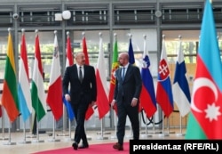 Azerbaijani President Ilham Aliyev (left) and European Council President Charles Michel in Brussels on May 22.