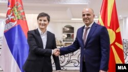 Kryeministrja serbe, Ana Bërnabiq, dhe kryeministri maqedonas, Dimitar Kovaçevski, Shkup, 18 maj 2022.