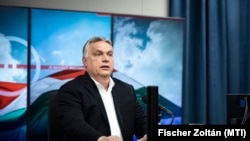 Orbán Viktor a Kossuth Rádió stúdiójában 2022. május 6-án.