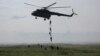Polish soldiers land from an Mi-8 helicopter (illustrative photo)