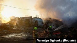 Місцева влада повідомила про влучання російського БпЛА в 4-поверховий магазин у Солом’янському районі, пожежу вже локалізували. Фото ілюстративне 