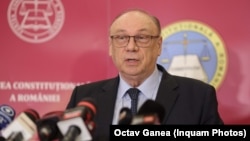 Președintele Curții Constituționale a anunțat luni, 2 decembrie 2024, validarea primului tur al alegerilor prezidențiale din 24 noiembrie și organizarea turului 2 pe 8 decembrie.