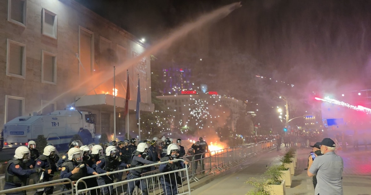 protestuesit-perleshen-me-policine-ne-protesten-antiqeveritare-ne-shqiperi