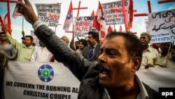 Pakistani Christians protest the killing of the young couple in Islamabad in November 2014.