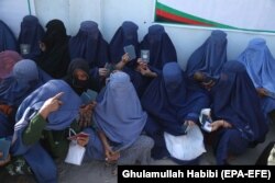 Afghan women wait to apply for visas at the Pakistani consulate in Jalalabad.