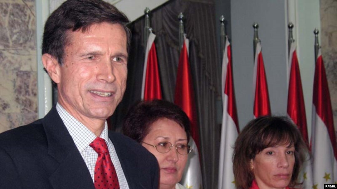 U.S. Assistant Secretary of State Robert Blake (left)