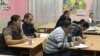 Навчитись читати й писати. Дорослі роми в Ужгороді пішли до школи