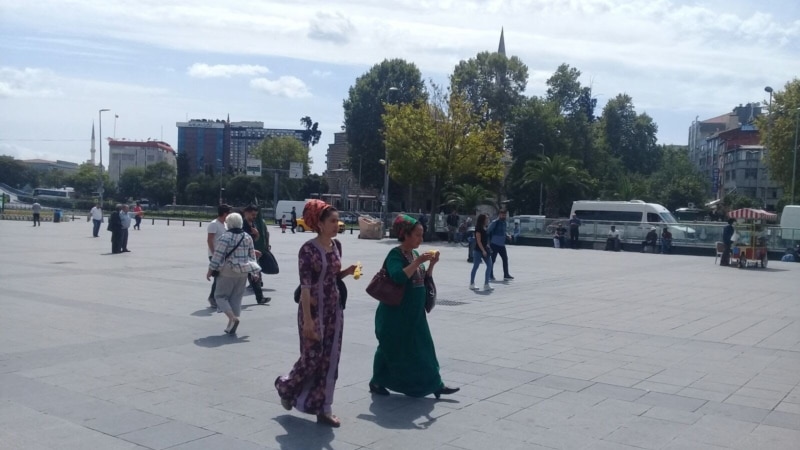 Türkmenistanlylar migrant gyz-gelinleriň 'howp-hatar tejribelerini' paýlaşýarlar