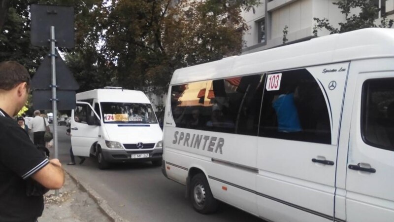 Chișinău: microbuzele vor fi în grevă luni dimineață, până la 10.00