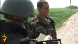 Ukrainian Soldiers Inspect Cars At Checkpoint Near Slovyansk