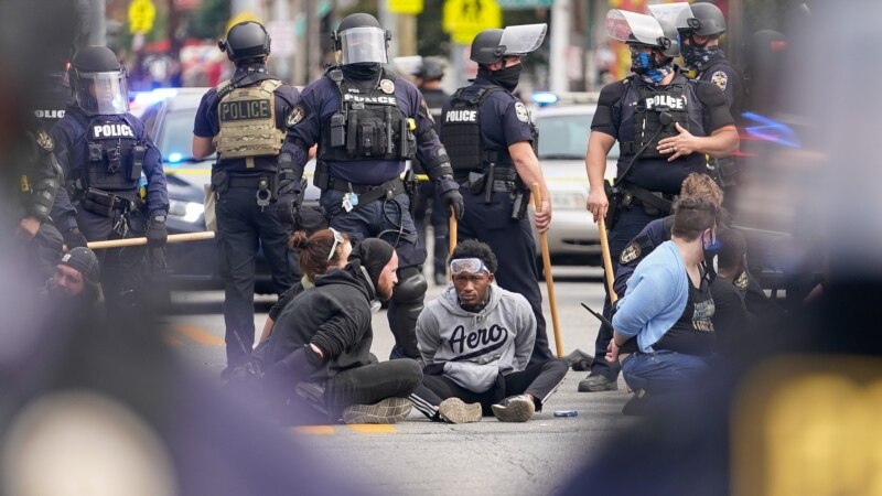 Rasti Breonna Taylor: Dy policë plagosen në protestat në Kentaki