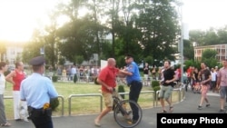Policija nasrnula na biciklistu, foto: Buka