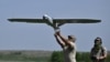Украинские военные запускают разведывательный дрон "Лелека" неподалеку от Часова Яра