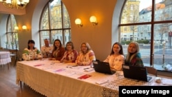 Secția de votare de la Oslo, noiembrie 2024. Diana este o membră activă a diasporei și pe lângă alegeri, se implică în voluntariat pentru serviciul „Linia Roșie".