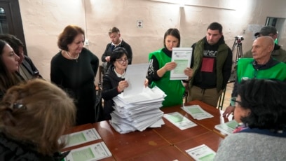 Момчета в черно нападнати журналисти и подозрения за контролиран вот