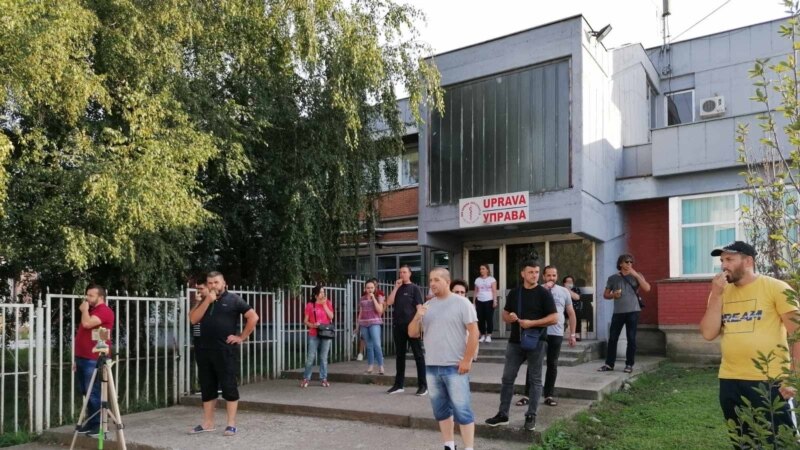 Građani Novog Pazara ispred bolnice svakog dana: Narod više nikome ne veruje