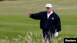 Donald Trump pe proprietatea sa de la Tumbery în Scoția