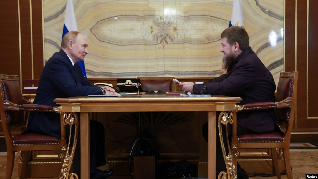 Președintele Vladimir Putin s-a întâlnit în mai multe momente ale vizitei sale cu liderul cecen Ramzan Kadîrov.