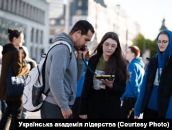 Під час акції Burning Call for Human Rights у Брюсселі, Бельгія, квітень 2026 року