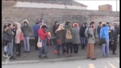 İsa Şahmarlının qəbrinin üstünə LGBT bayrağı sərdilər