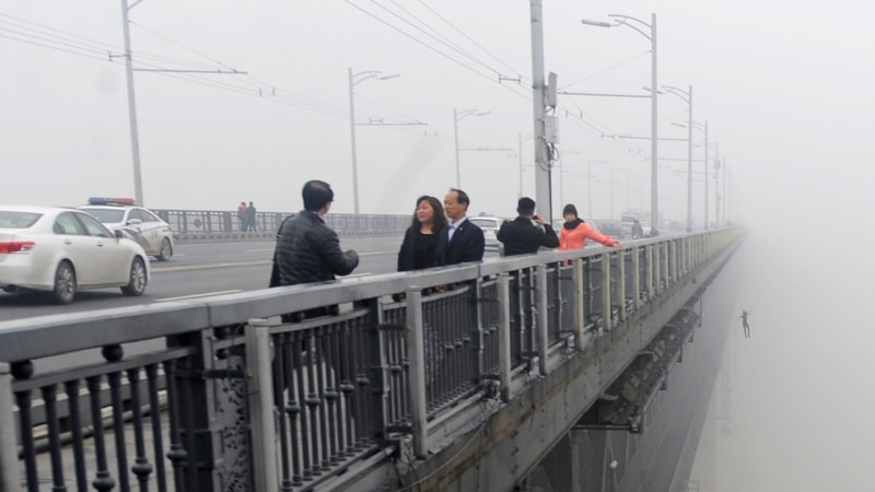 Седуммина убиени во масакр во Вухан, убиецот скокнал од мост