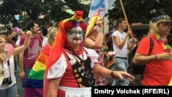 Участники парада в рамках ЛГБТ-фестиваля Prague Pride 2015