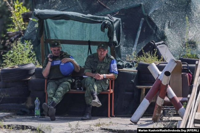 Бойовики російських гібридних сил поблизу селища Станиця Луганська, 9 серпня 2019 року