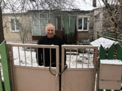 Opposition activist Mikalay Statkevich at the entrance gate of his house outside Minsk: "What right does [Lukashenka] have to sell our country, our nation and our state?”