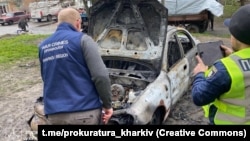 Згорілий автомобіль після атаки РФ у Балаклії на Харківщині, архівне фото