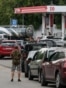 В Поволжье кончился бензин: водители толкают машины в очередях на АЗС