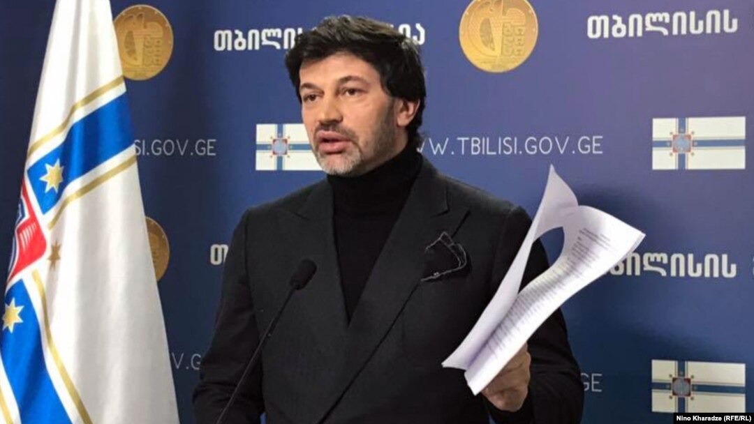 Каладзе заявил, что согласно действующему законодательству, безопасность газовых сетей внутри здания никак не взаимосвязана со сдачей здания в эксплуатацию