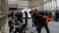 Арестованные участники протеста "Захвати Уолл-стрит" на Бруклинском мосту