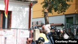 Pamje gjatë arrestimit