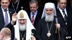 Московський патріарх Кирило (праворуч) і патріарх Сербської православної церкви Іриней. Белград, 14 листопада 2014 року