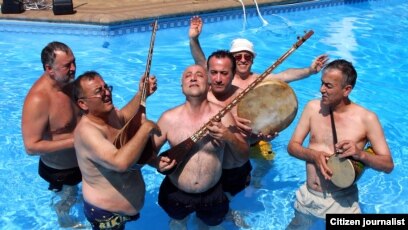 Ayollar erkakni eshakda sikishadi Xotinimni uyda sikishini suratga olaman.